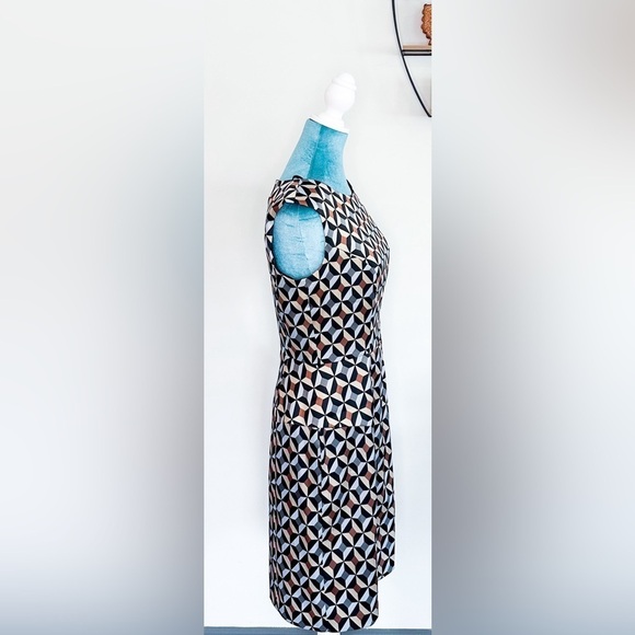Dress Barn Eye-Catching, Geometric Dress - Size 6, Perfect for Any Occasion! - Picture 6 of 14